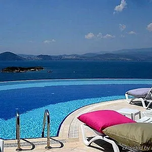 Royal Heights Otel